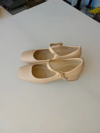 Zapatos Merceditas Beige Charol Talla 39