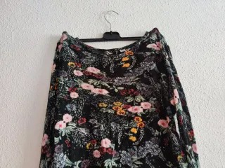 Blusa floral manga larga con encaje