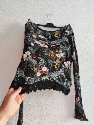 Blusa floral manga larga con encaje