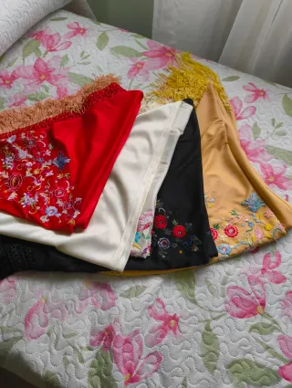 Mantones bordados,15€ cada uno