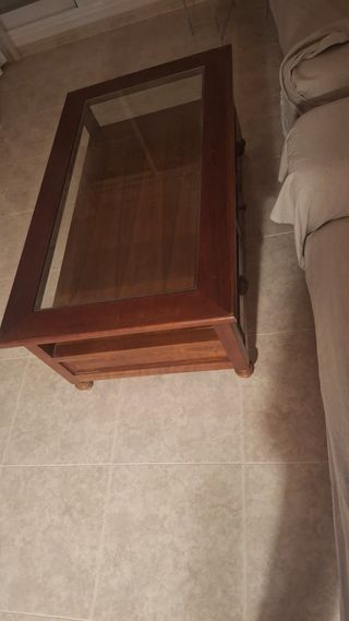 Mesa de centro de madera y cristal