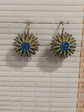 Pendientes abalorios flor azul y dorado