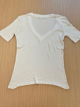 Camiseta Zara blanca escote ampliopico manga corta
