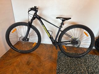 Bicicleta Cannondale Negra.