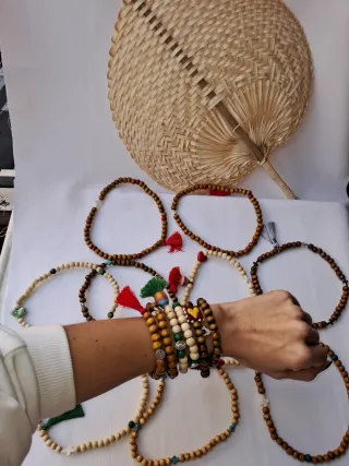 Alicante, collane e bracciali in macramè, oro golfi