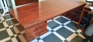 Mesa de escritorio de madera