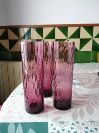 Vasos de cristal morado vintage