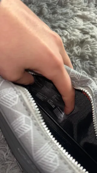 Bandolera Lacoste Gris y Blanca