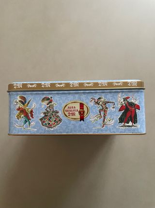Scatola di latta  “Biscotti di Pulcinella”.
