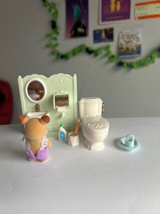 Sylvanian Families Baño con Figura Oso