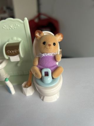 Sylvanian Families Baño con Figura Oso