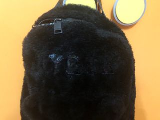 Zaino nero peloso con scritta pyrex brillantinata