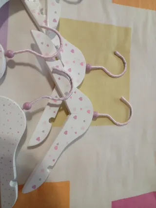 Perchas de madera con corazones 6 unidades