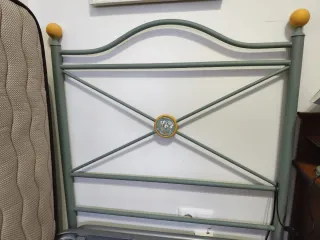 Conjunto de somier, colchón y cabecero