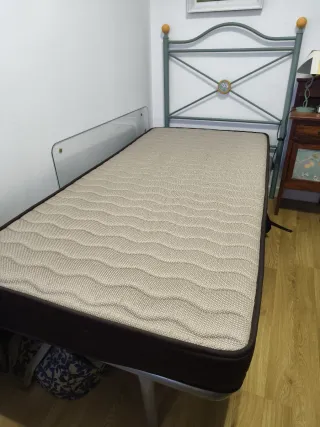 Conjunto de somier, colchón y cabecero