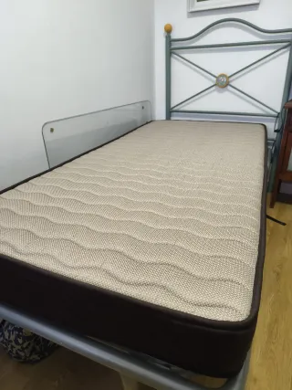 Conjunto de somier, colchón y cabecero