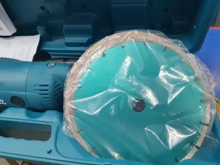 Amoladora Makita GA9020RKD 230mm (9)