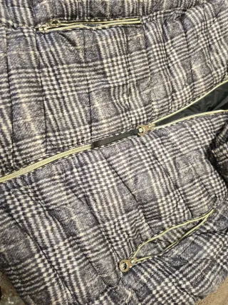 Plumífero gris y blanco. Milano