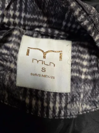 Plumífero gris y blanco. Milano