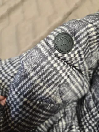 Plumífero gris y blanco. Milano