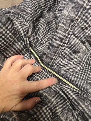 Plumífero gris y blanco. Milano