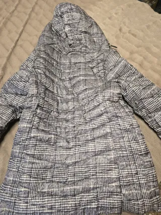 Plumífero gris y blanco. Milano