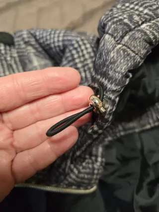 Plumífero gris y blanco. Milano