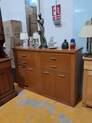 Aparador de madera marrón