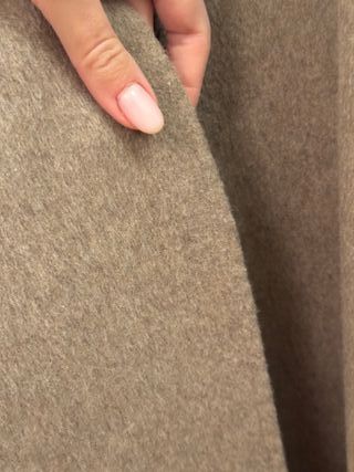 Cappotto con pelliccia beige e marrone