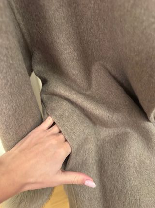 Cappotto con pelliccia beige e marrone