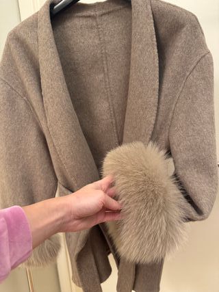 Cappotto con pelliccia beige e marrone