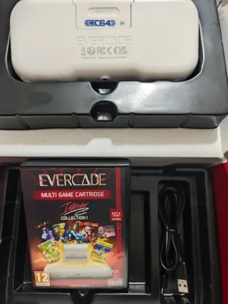 Consola Portátil Evercade OG + 2 Cartuchos