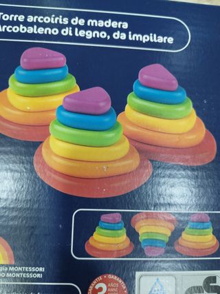 Nuova torre arcobaleno in legno