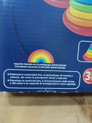 Nuova torre arcobaleno in legno