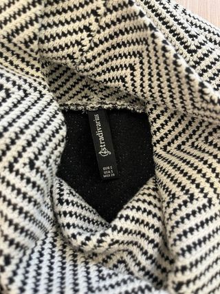 Jersey cuello alto blanco y negro