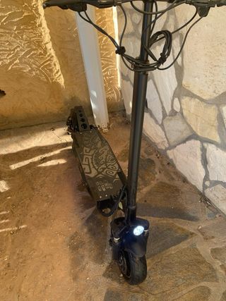 Patinete eléctrico con luces LED