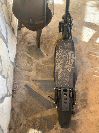 Patinete eléctrico con luces LED