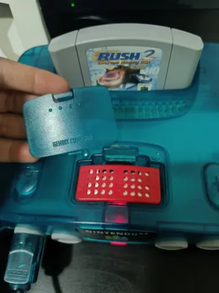 Nintendo N64 con pack espansione turchese