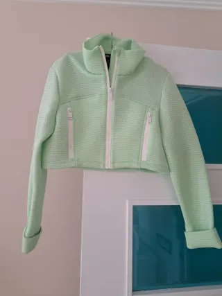 Chaqueta verde crop top cremallera
