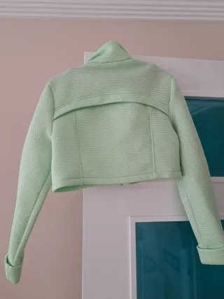 Chaqueta verde crop top cremallera