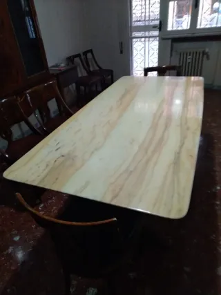 Tavolo marmo e 6 sedie legno