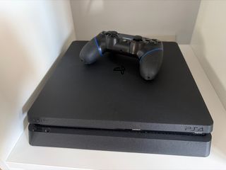 Consola PS4 Negra con Mando