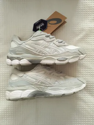 Asics Gel NYC Gris y Blanco