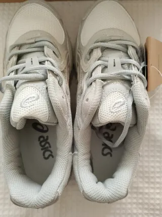 Asics Gel NYC Gris y Blanco