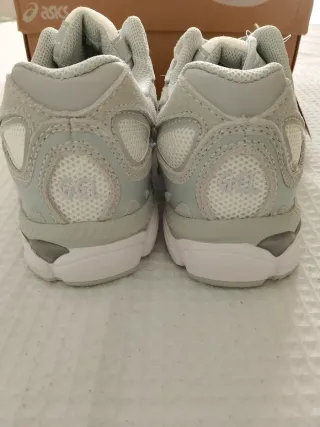 Asics Gel NYC Gris y Blanco