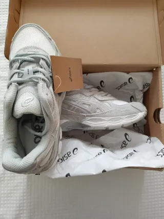 Asics Gel NYC Gris y Blanco