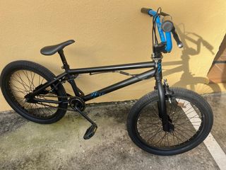 Bicicleta BMX negra