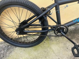 Bicicleta BMX negra