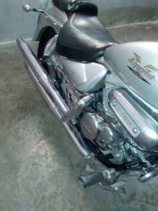 HYOSUNG AQUILA 250 GV Custom Roja