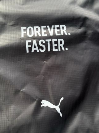 Bolsa Puma Negra FOREVER. FASTER.